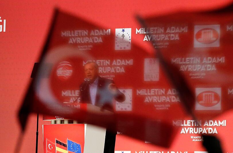 Der türkische Staatspräsident Recep Tayyip Erdogan bei einer Rede in Karlsruhe. Foto: Ronald Wittek/Archiv