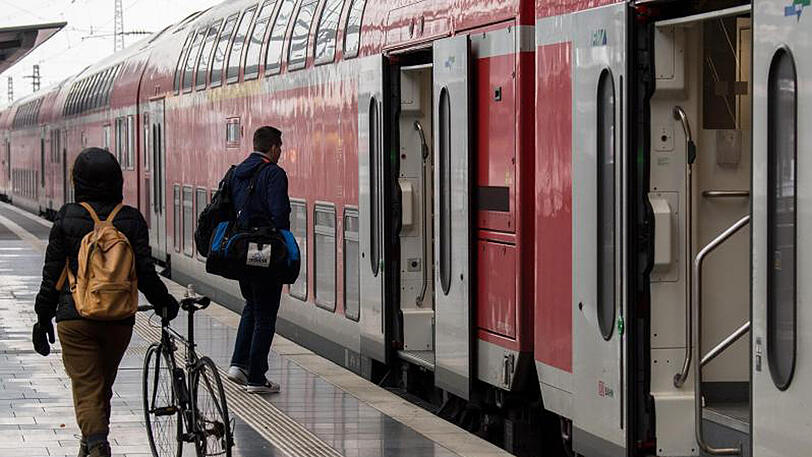 Fahrgastrekord: Bestwerte gab es 2016 sowohl im Nah- als auch im Fernverkehr.