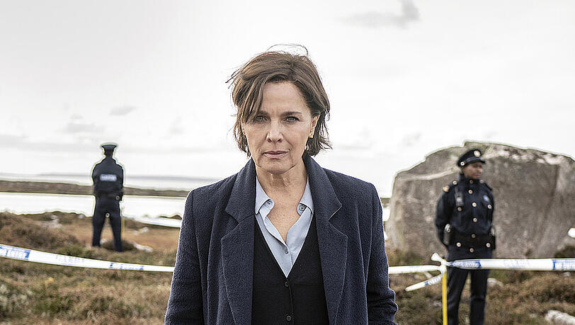"Der Irland-Krimi: Die Toten von Glenmore Abbey": Die Psychologin Cathrin Blake (Désirée Nosbusch) ist in ihrem Beruf eine Klasse für sich "Der Irland-Krimi: Die Toten von Glenmore Abbey": Die Psychologin Cathrin Blake (Désirée Nosbusch) ist in ihrem Beruf eine Klasse für sich