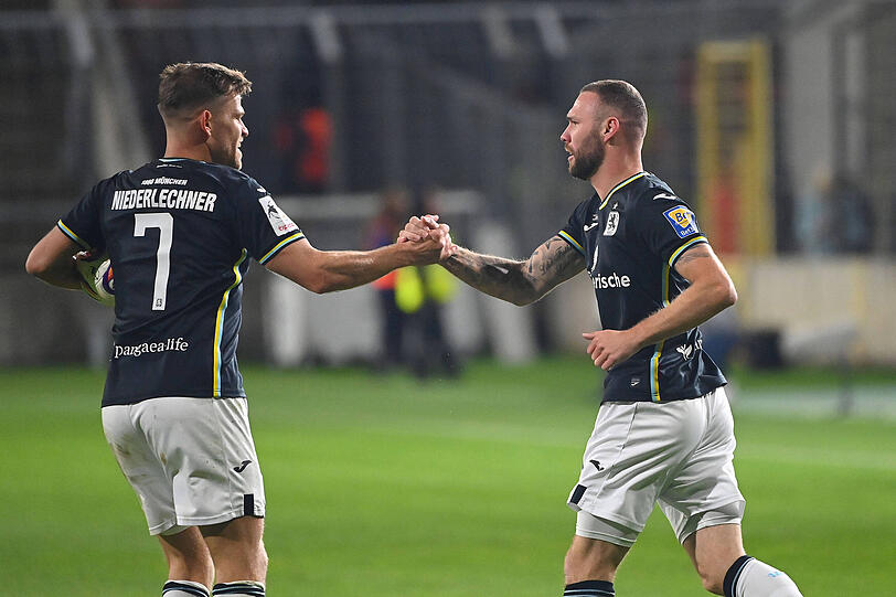 Die Vertr&auml;ge der St&uuml;rmer Florian Niederlechner und Patrick Hobsch haben sich bereits aufgrund entsprechender Klauseln verl&auml;ngert.