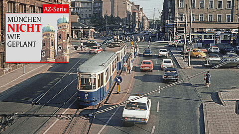 Die Kreuzung der Paul-Heyse- zur Bayerstraße: noch mit der alten 17er-Tram und vielen schönen, alten Autos.