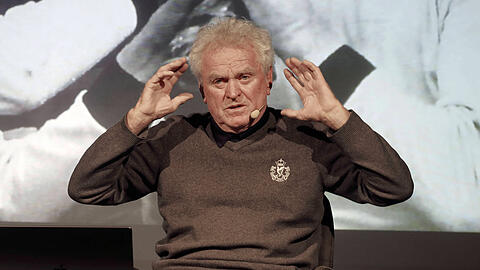 Legende Sepp Maier freut sich &uuml;ber die Verl&auml;ngerung von Manuel Neuer.