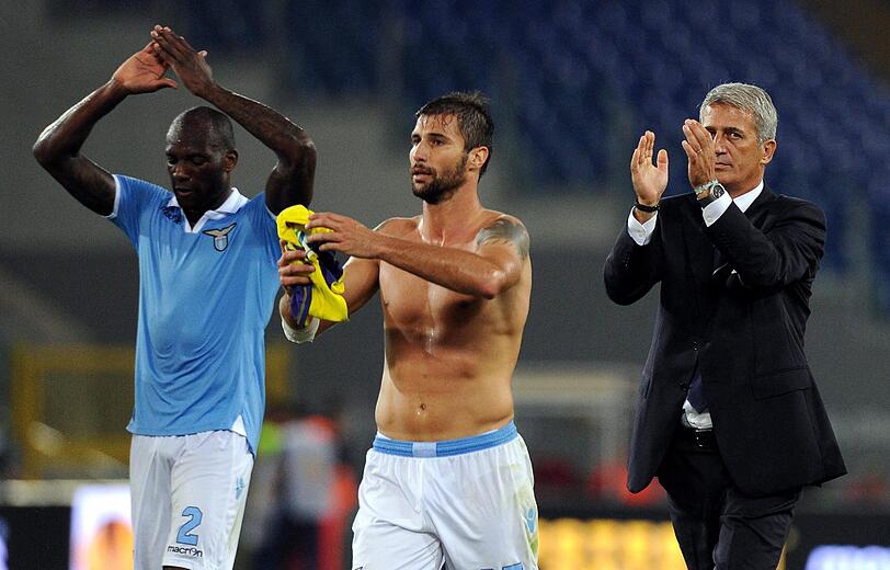 Lazio Roms Trainer Vladimir Petkovic (r) schwärmt von seinem unermüdlichen Stürmerstar Miroslav Klose.