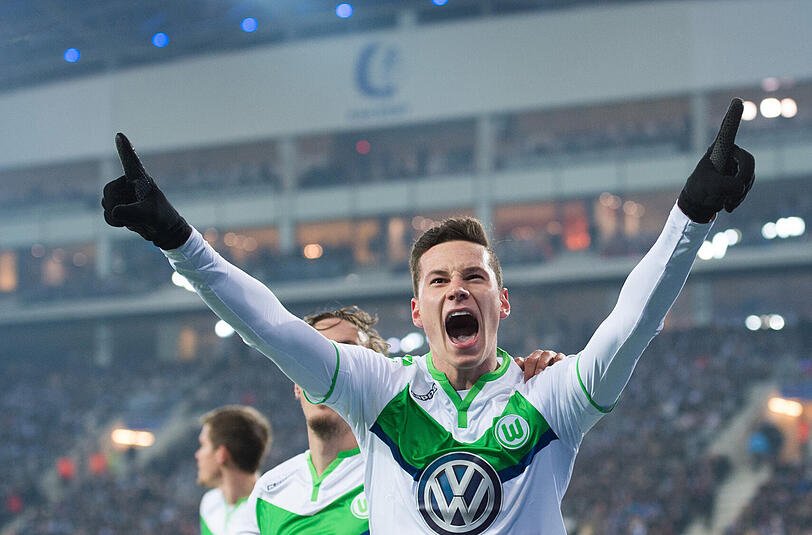 Wolfsburgs Julian Draxler feiert nach seinem zwischenzeitlichen Treffer zum 1:0 für die Wölfe.