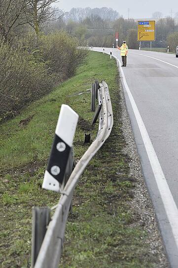 Erst nach 30 Metern kommt der Wagen zum stehen. Die Bilder vom spektakulären Unfall.