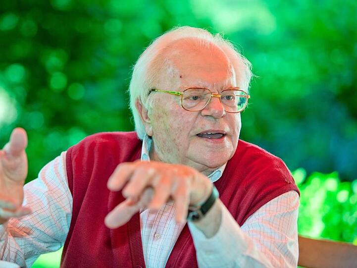 Hermann Glaser, ehemaliger Kulturdezernent in Nürnberg und Leiter des Kulturausschusses des Deutschen Städtetages. Foto: Daniel Karmann/Archiv