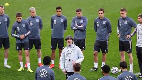 Fordert von der Mannschaft gegen Nordmazedonien voll Konzentration: Bundestrainer Joachim Löw.