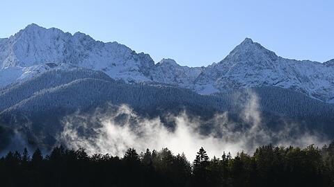Im Karwendelgebirge ist eine junge Frau (26) abgestürzt und tödlich verunglückt. (Symbolbild)