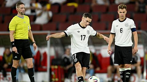 Florian Wirtz trifft per Freistoß gegen Nordirland.