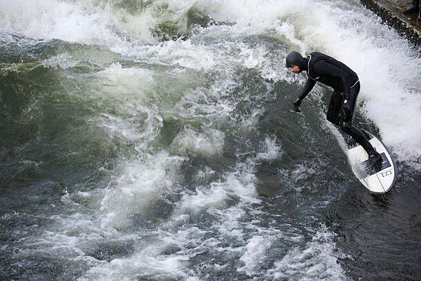 Surfer Moritz von Sivers – hier auf der funktionierenden Welle.