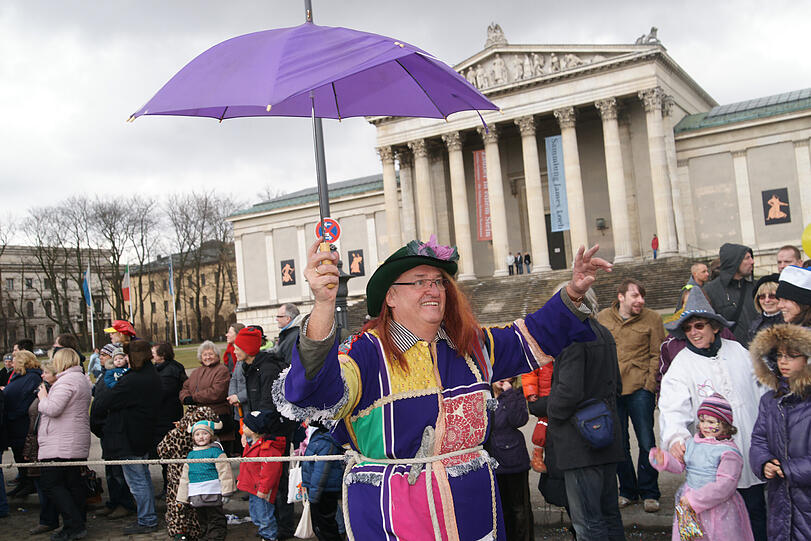 Die Münchner Faschingsumzüge am Königs- und Odeonsplatz.