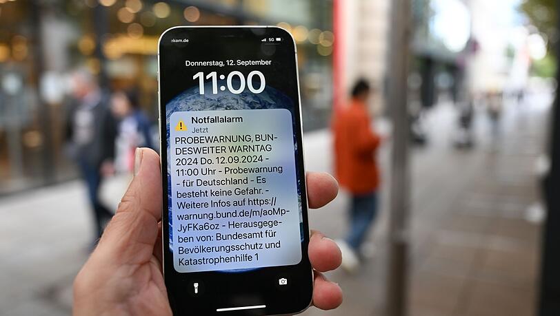 Die Handys klingeln unter Umständen auch, wenn sie auf stumm geschaltet sind (Archivbild).