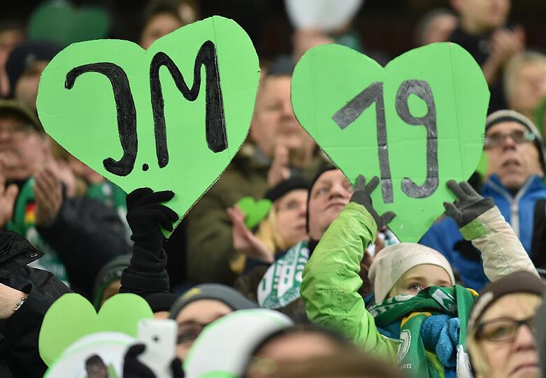 Fans, Spieler und Verantwortliche gedenken vor dem Rückrundenauftakt dem verstorbenen VfL-Profi Junior Malanda.