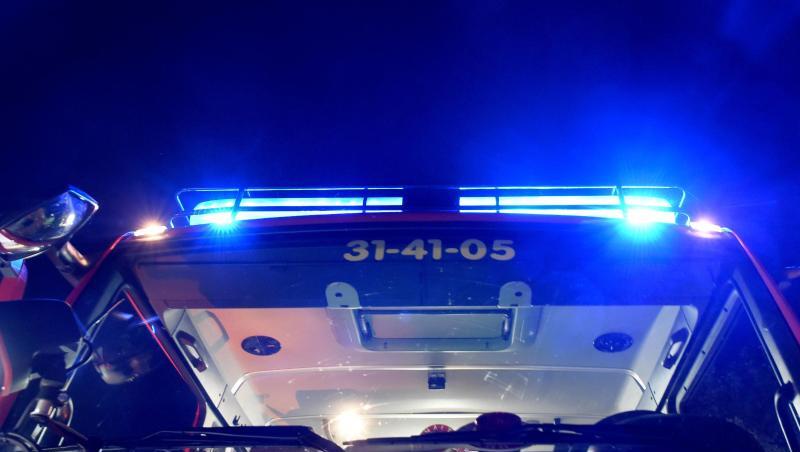 Ein Löschfahrzeug der Feuerwehr steht mit eingeschaltetem Blaulicht. Foto: picture alliance/Carsten Rehder/dpa/Archiv/Symbolbild Ein Löschfahrzeug der Feuerwehr steht mit eingeschaltetem Blaulicht. Foto: picture alliance/Carsten Rehder/dpa/Archiv/Symbolbild