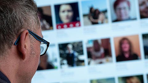 Auf Online-Datingplattformen haben die Erpresser ihre Opfer gesucht. (Symbolbild)
