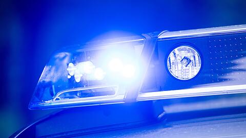 Polizeibeamte wurden zu einem mutmaßlichen Beziehungsstreit gerufen. (Symbolbild)