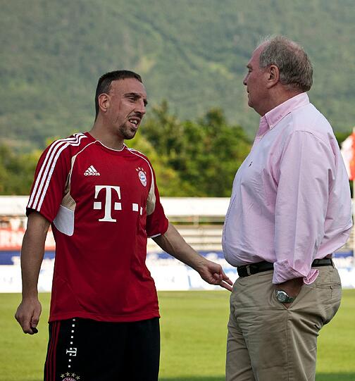 Bayern Training mit Spezial-Gast Uli Hoeneß: Die Bilder vom Gardasee