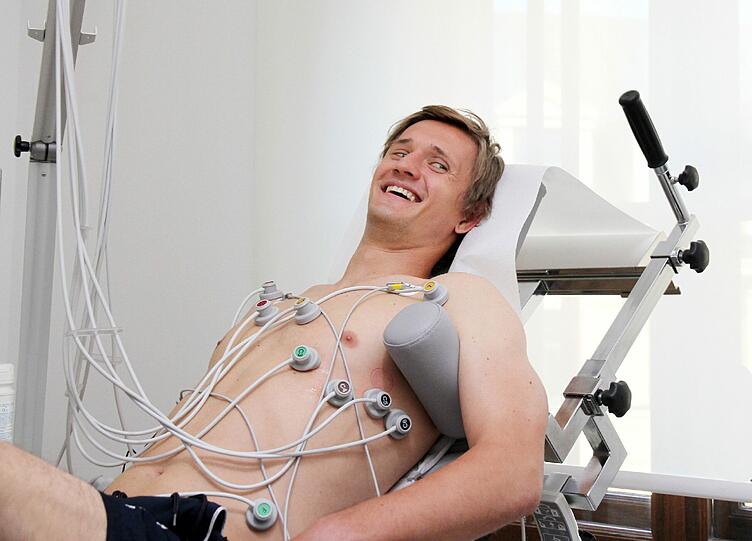 Kabel dran und los geht's: Die Löwen beim Herzcheck. Die Bilder