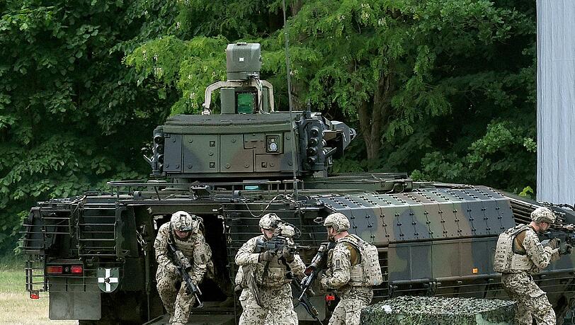 Die Bundeswehr beteiligt sich an zwei Militärmanövern in der Ukraine. Die Bundeswehr beteiligt sich an zwei Militärmanövern in der Ukraine.
