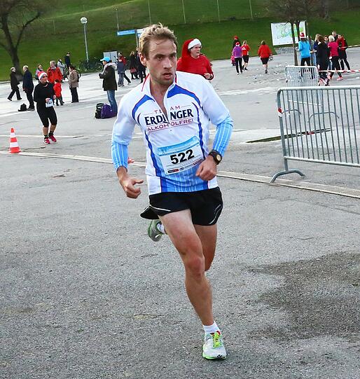 Am Samstag liefen mehr als 1.700 Münchner durch den Olympiapark. Die Bilder vom Nikolauslauf.