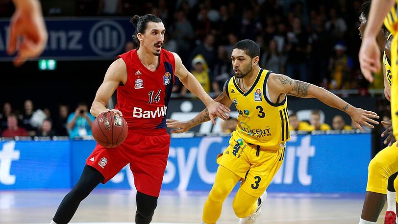 Die Topscorer ihrer Teams im direkten Duell: Nihad Djedovic (l., 18 Punkte) und Peyton Siva (14).