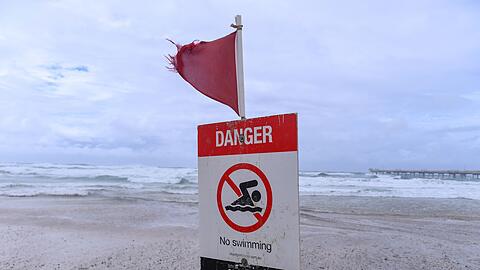 Die meisten Opfer wurden von Wellen ins Meer gerissen. (Symbolbild)