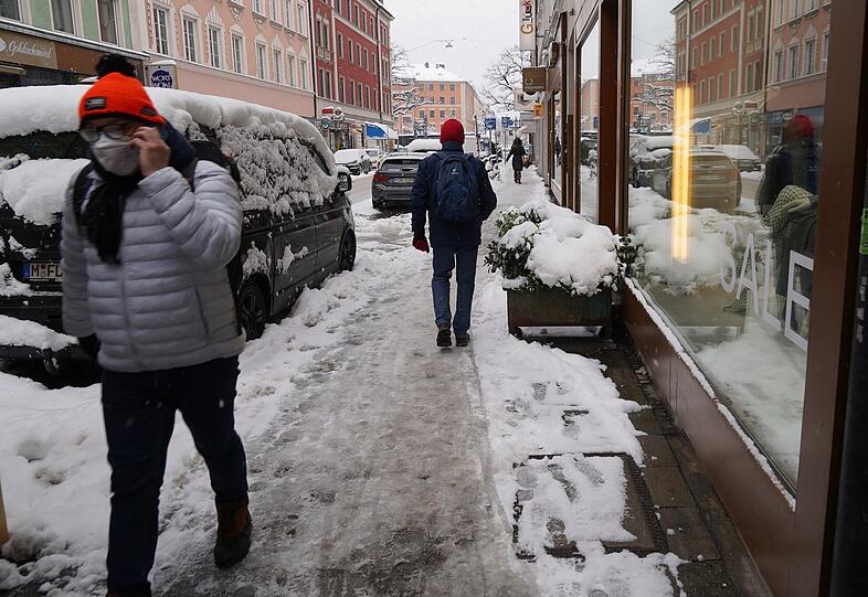 Passanten in der Reichenbachstraße.