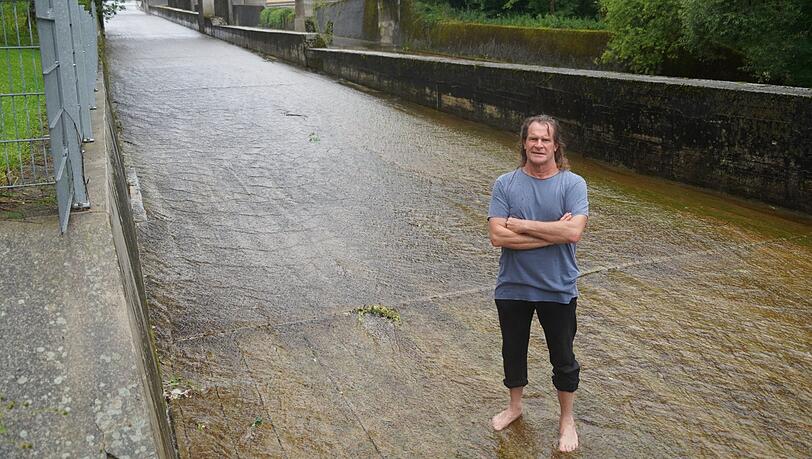 Robby Hirtl vom Gasthaus zur Mühle bei Straßlach an der verwaisten Floßrutsche. Robby Hirtl vom Gasthaus zur Mühle bei Straßlach an der verwaisten Floßrutsche.