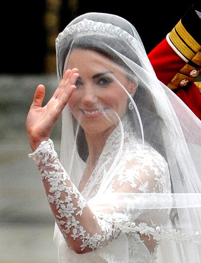 Die Trauung, die Kutschfahrt, der Kuss - die schönsten Bilder von der Traumhochzeit in London.