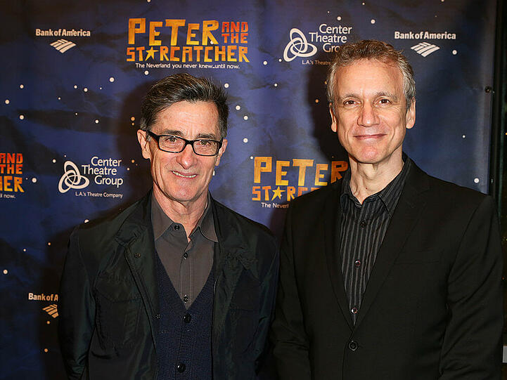 Roger Rees (l.) 2013 neben seinem Ehemann Eric Elice
