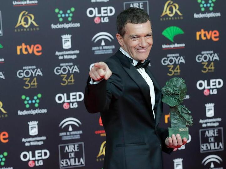 Antonio Banderas bleibt vollkommen relaxed.