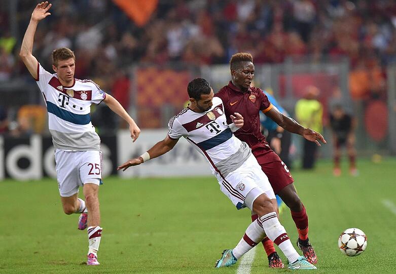MEDHI BENATIA NOTE 2
Der Rom-Rückkehrer. Wurde anfangs mit bösen Pfiffen der Römer bedacht. Gewann ein paar Zweikämpfe, kaufte Ex-Kollege Totti den Schneid ab &ndash; Sache erledigt.