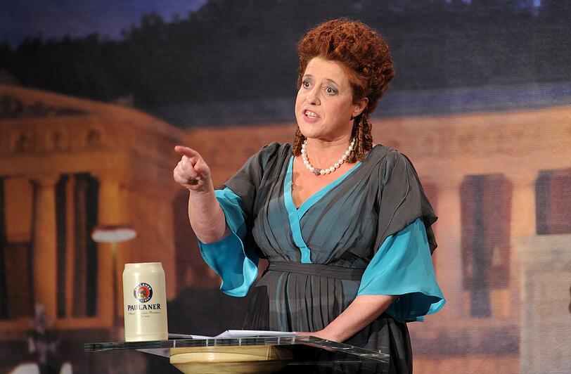 Luise Kinseher als Mama Bavaria (2011 bis heute)...