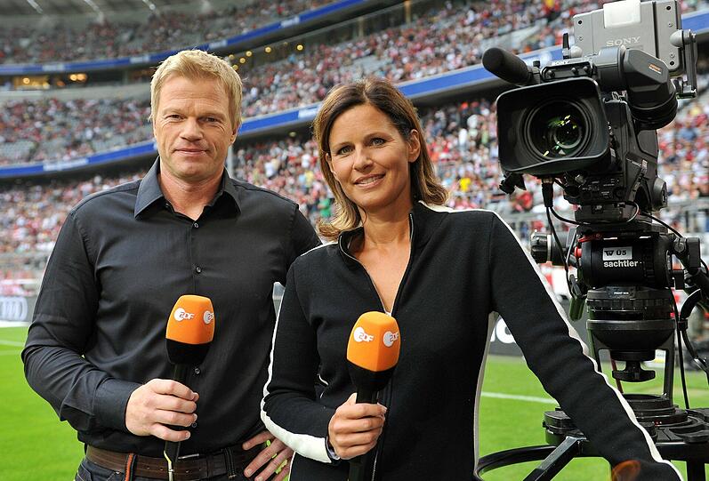 Halbzeitpause im Spiel Deutschland-Australien bei der WM 2010 in Südafrika. Moderatorin Kathrin Müller-Hohenstein und Experte Oliver Kahn reden über die Höhepunkte, unter anderem über das 2:0 von Miroslav Klose: "Das ist für Miro Klose doch ein innerer Reichsparteitag, jetzt mal ganz im Ernst, dass der heute trifft." Im Nachhinein Entschuldigten sich die Moderatorin und das ZDF für den Patzer.