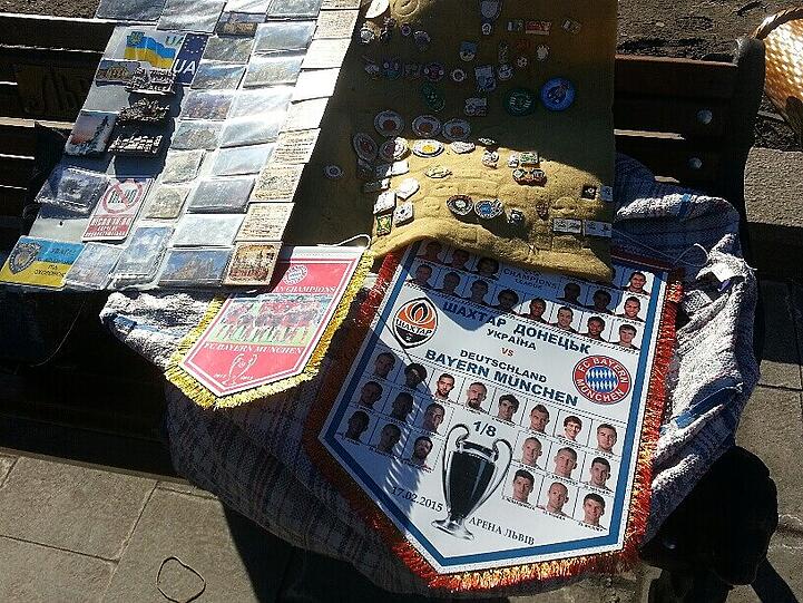 Schachtjors "Heimspiele", so auch das Champions-League-Achtelfinale gegen Bayern München, finden ganz im Westen des Landes statt. Bilder aus Lwiw.