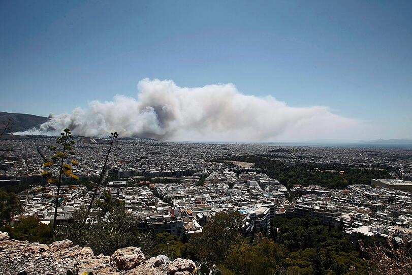 Waldbrände bedrohen die griechische Hauptstadt Athen. Die Bilder vom Kampf gegen die Flammen.