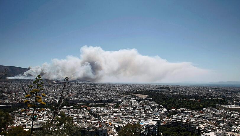 Waldbrände bedrohen die griechische Hauptstadt Athen. Die Bilder vom Kampf gegen die Flammen. Waldbrände bedrohen die griechische Hauptstadt Athen. Die Bilder vom Kampf gegen die Flammen.