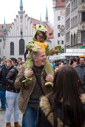 Buntes Treiben am Faschingssonntag in der Innenstadt