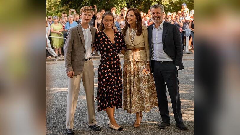 Prinz Vincent, Prinzessin Isabella, Königin Mary und König Frederik von Dänemark starten in den Sommerurlaub.