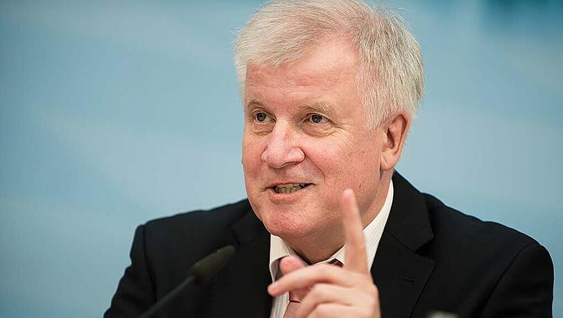 Als "Herdprämie" will CSU-Chef Horst Seehofer das Betreuungsgeld nicht verstanden wissen. Die Leistung will Bayern aber auch nach dem Urteil des Bundesverfassungsgerichts erbringen. Als "Herdprämie" will CSU-Chef Horst Seehofer das Betreuungsgeld nicht verstanden wissen. Die Leistung will Bayern aber auch nach dem Urteil des Bundesverfassungsgerichts erbringen.