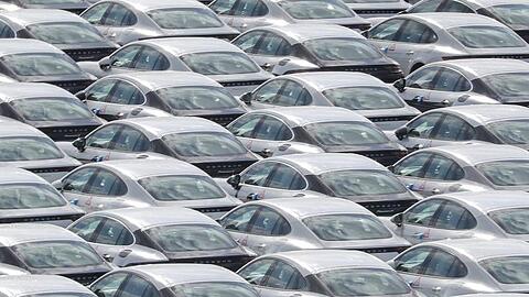 Der VDA sieht die Auto-Branche infolge der Corona-Krise schwer unter Druck.