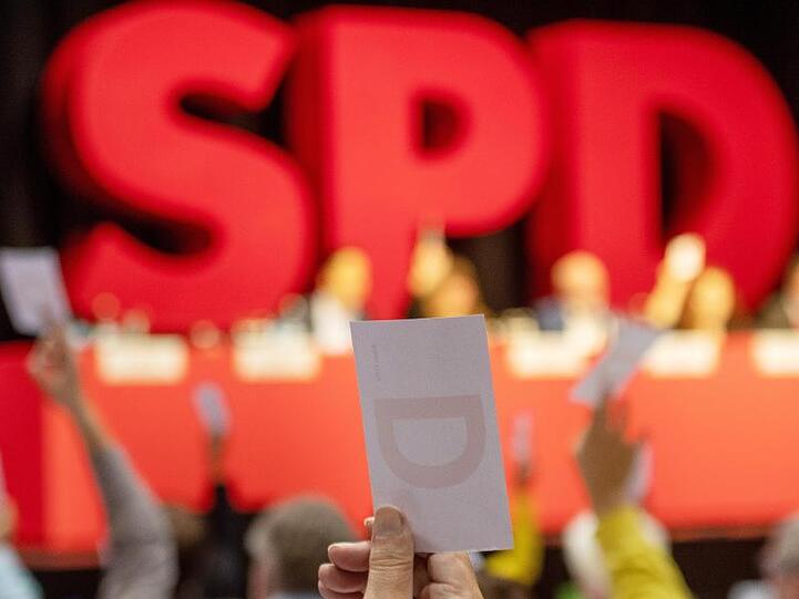 Nun sind die Mitglieder am Zug: Wer soll die SPD künftig führen?.