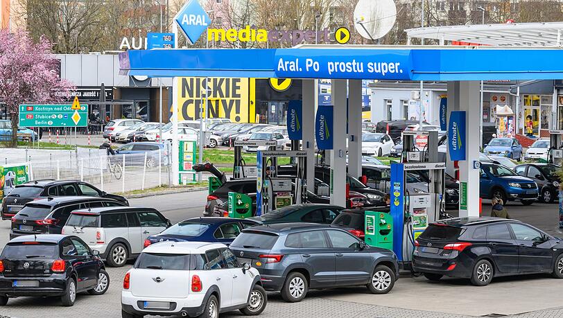 In Polen gilt vorübergehend eine gesenkte Mehrwertsteuer auf Benzin und Diesel. (Archivbild) In Polen gilt vorübergehend eine gesenkte Mehrwertsteuer auf Benzin und Diesel. (Archivbild)
