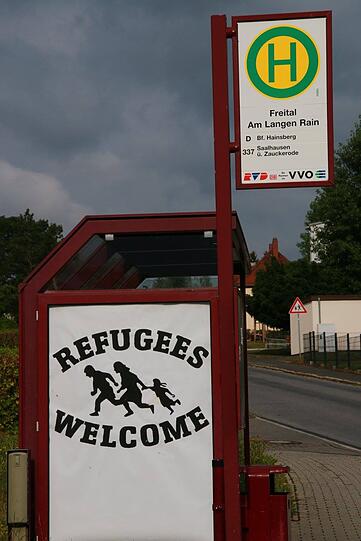 Anti-Nazi-Plakate in Freital. Aufgehängt von Dies Irae.
