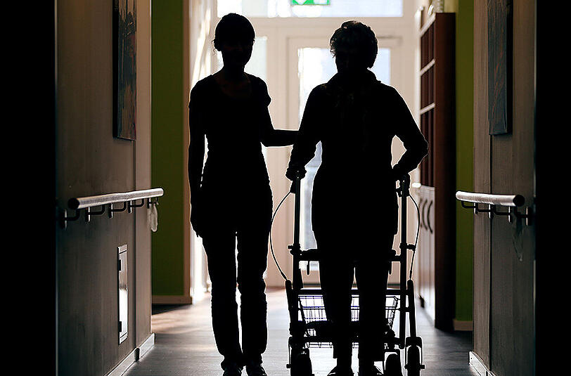 Hohe Dunkelziffer: Korruption und Betrug nehmen in der Pflegebranche stark zu. (Symbolfoto)