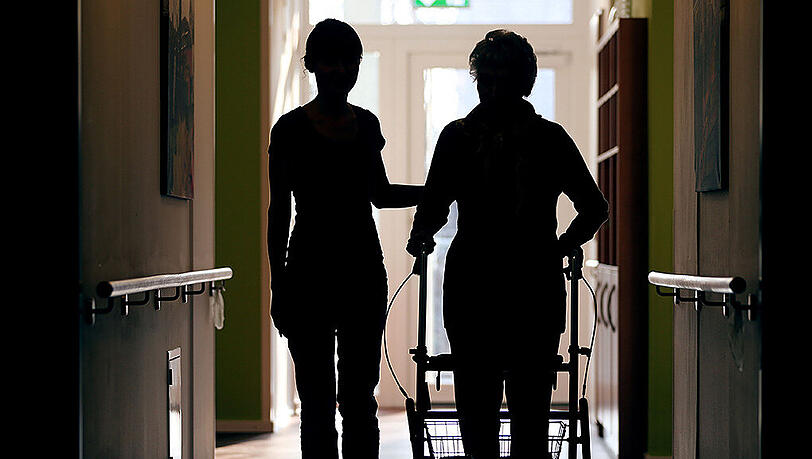 Hohe Dunkelziffer: Korruption und Betrug nehmen in der Pflegebranche stark zu. (Symbolfoto) Hohe Dunkelziffer: Korruption und Betrug nehmen in der Pflegebranche stark zu. (Symbolfoto)