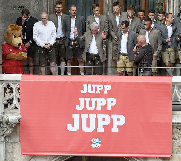 "Jupp, Jupp, Jupp!" Fans, Spieler und Verantwortliche feierten den Trainer.