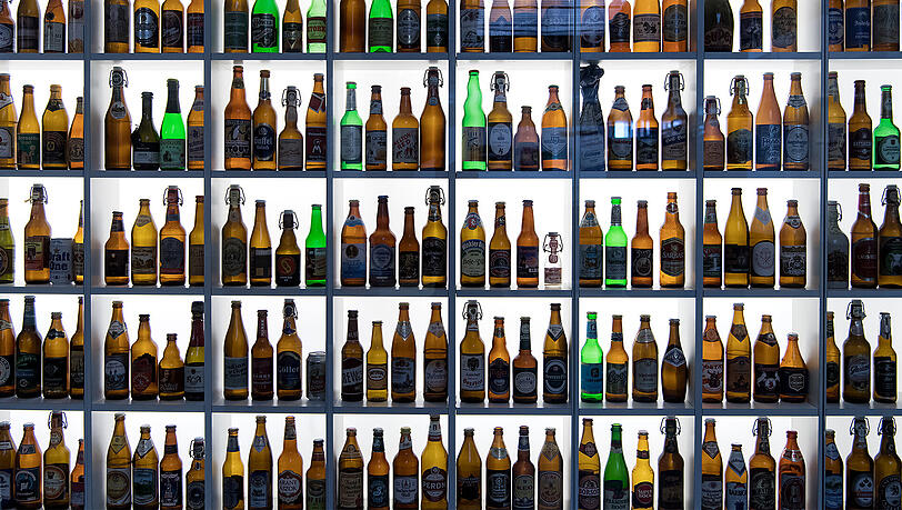 Klein, groß, dünn, dick, grün, braun - immer mehr Brauereien setzen auf individuelle Flaschen-Designs. Klein, groß, dünn, dick, grün, braun - immer mehr Brauereien setzen auf individuelle Flaschen-Designs.