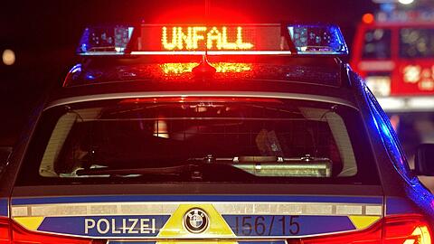 Die Polizei ermittelt zur Unfallursache. (Symbolbild)