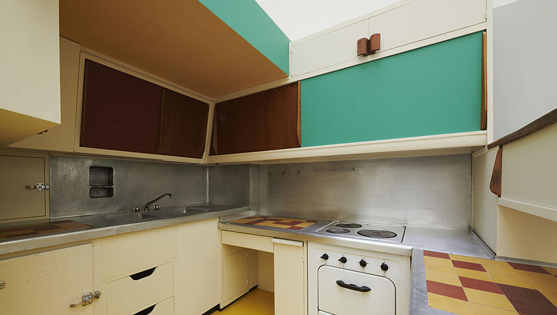 Mit Müllschlucker und Durchreiche: Le Corbusier stand früher auf dem Label der gut 300 Modul-Küchen der Wohnmaschine Unité d'habitation in Marseille. Entworfen haben sie allerdings Charlotte Perriand und André Wogenscky zwischen 1946 und 1952.